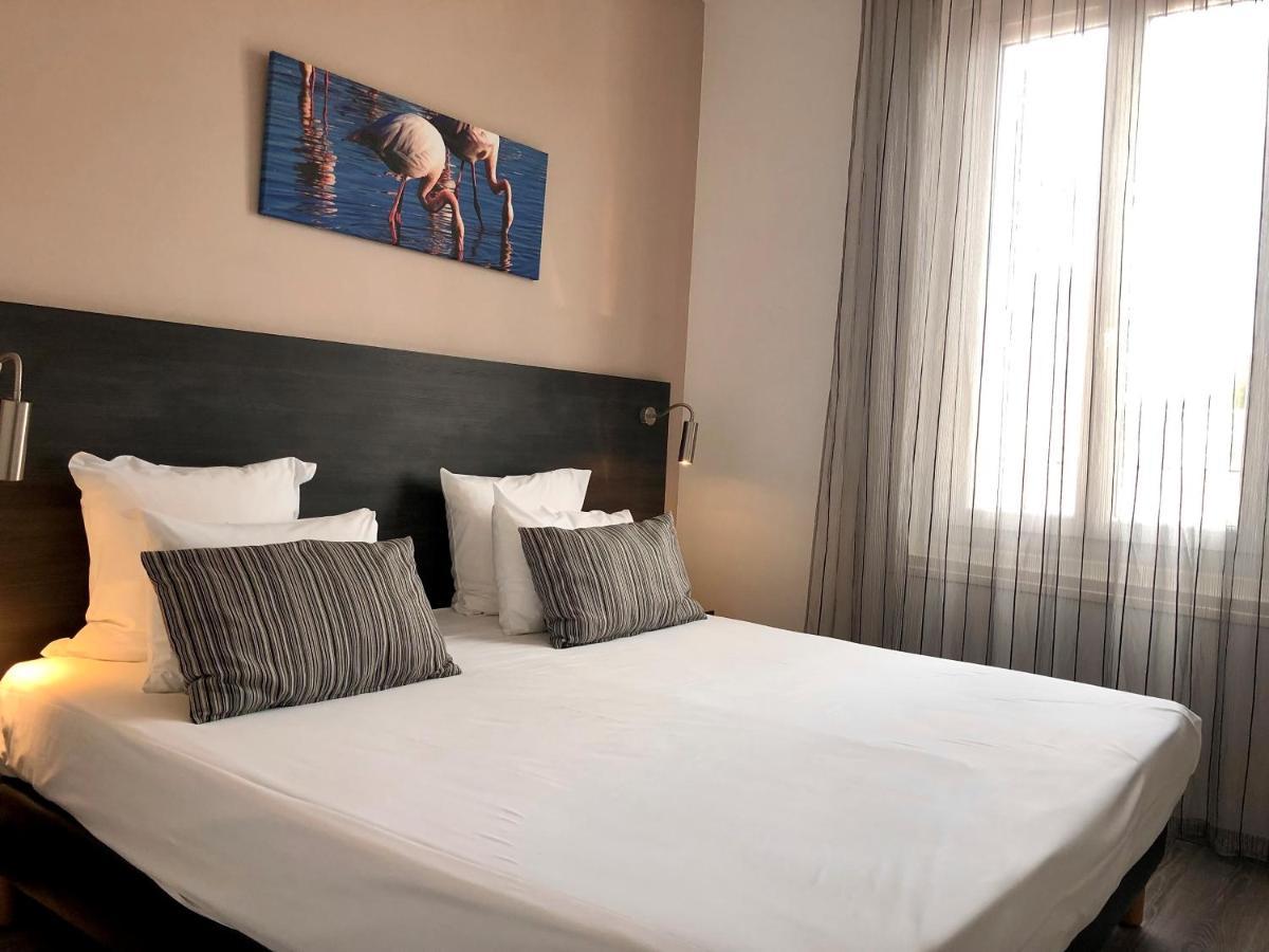 Hotel Saint Louis Aigues-Mortes Bagian luar foto