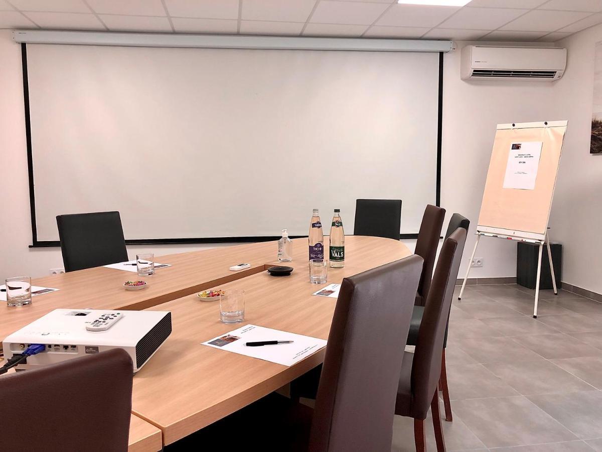 Hotel Saint Louis Aigues-Mortes Bagian luar foto