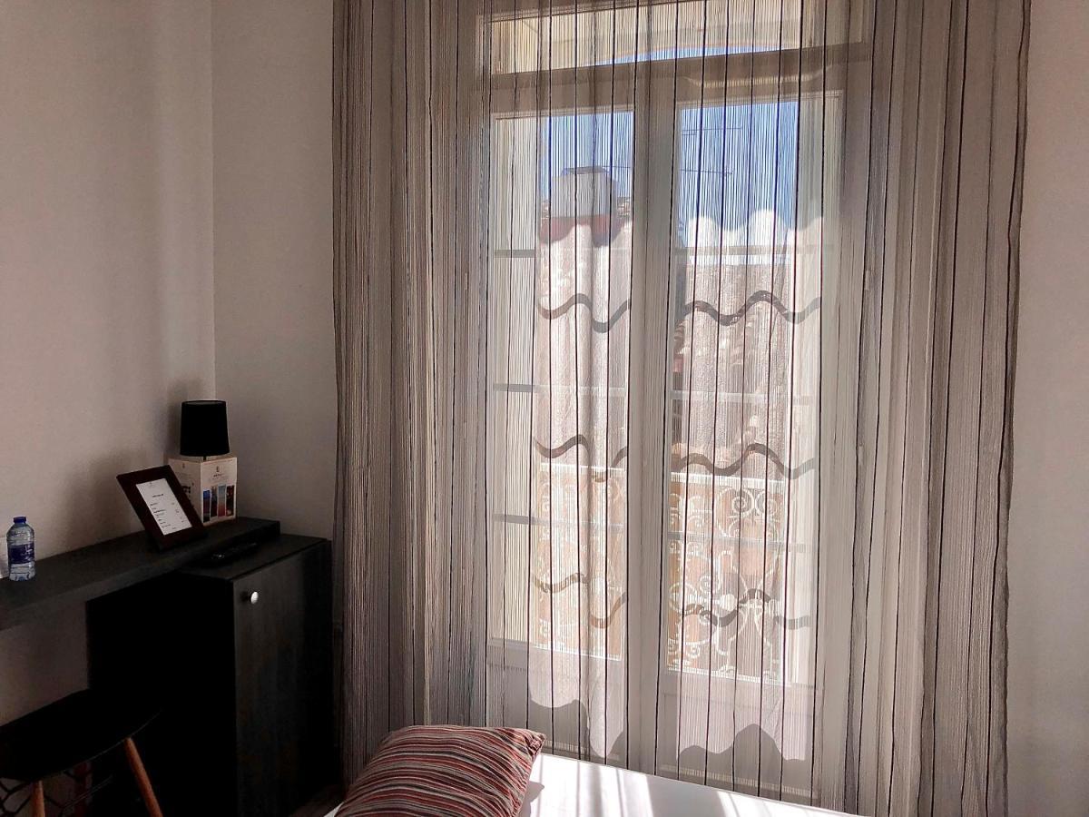 Hotel Saint Louis Aigues-Mortes Bagian luar foto