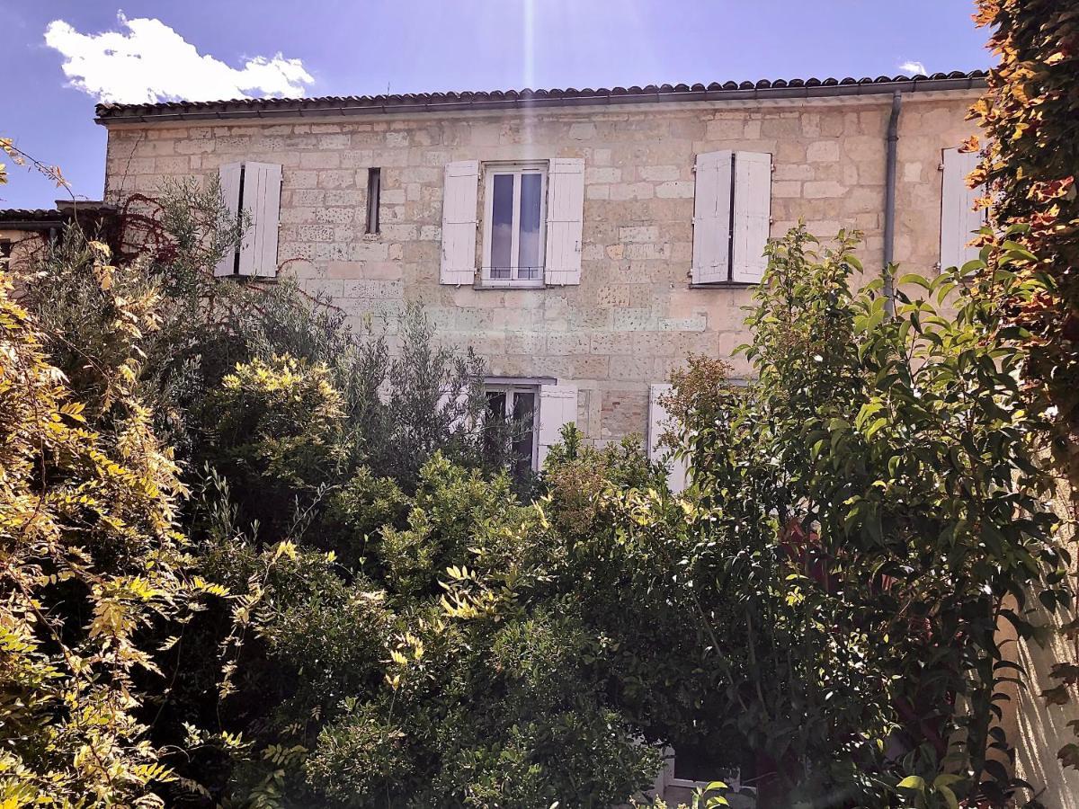 Hotel Saint Louis Aigues-Mortes Bagian luar foto