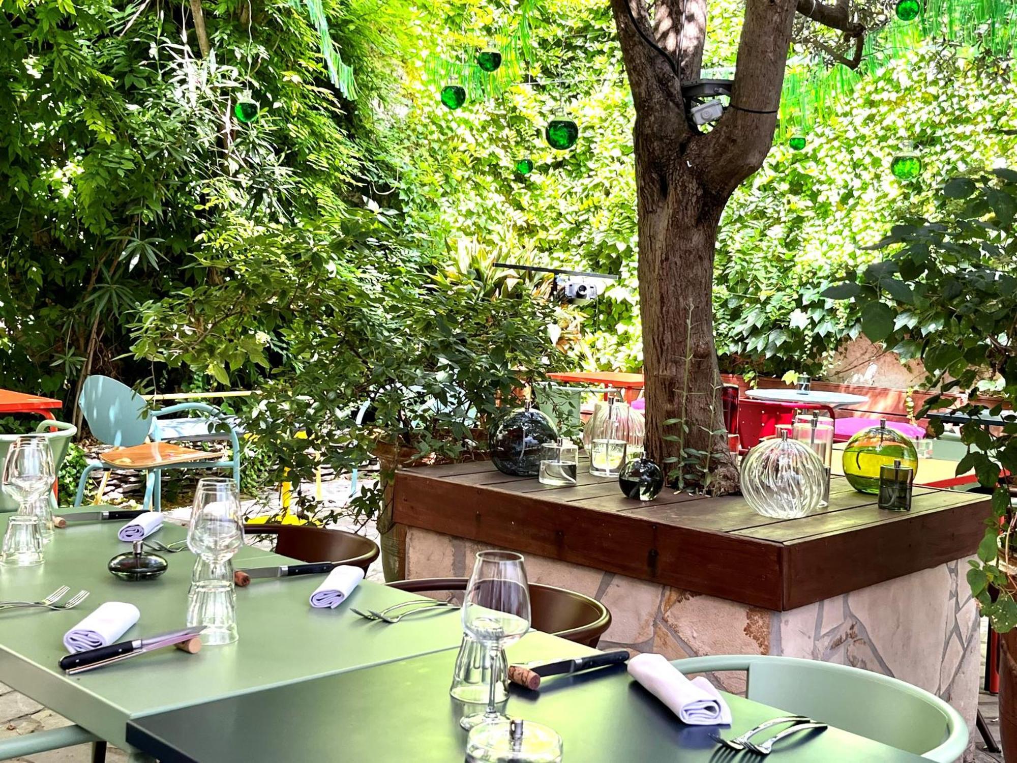 Hotel Saint Louis Aigues-Mortes Bagian luar foto