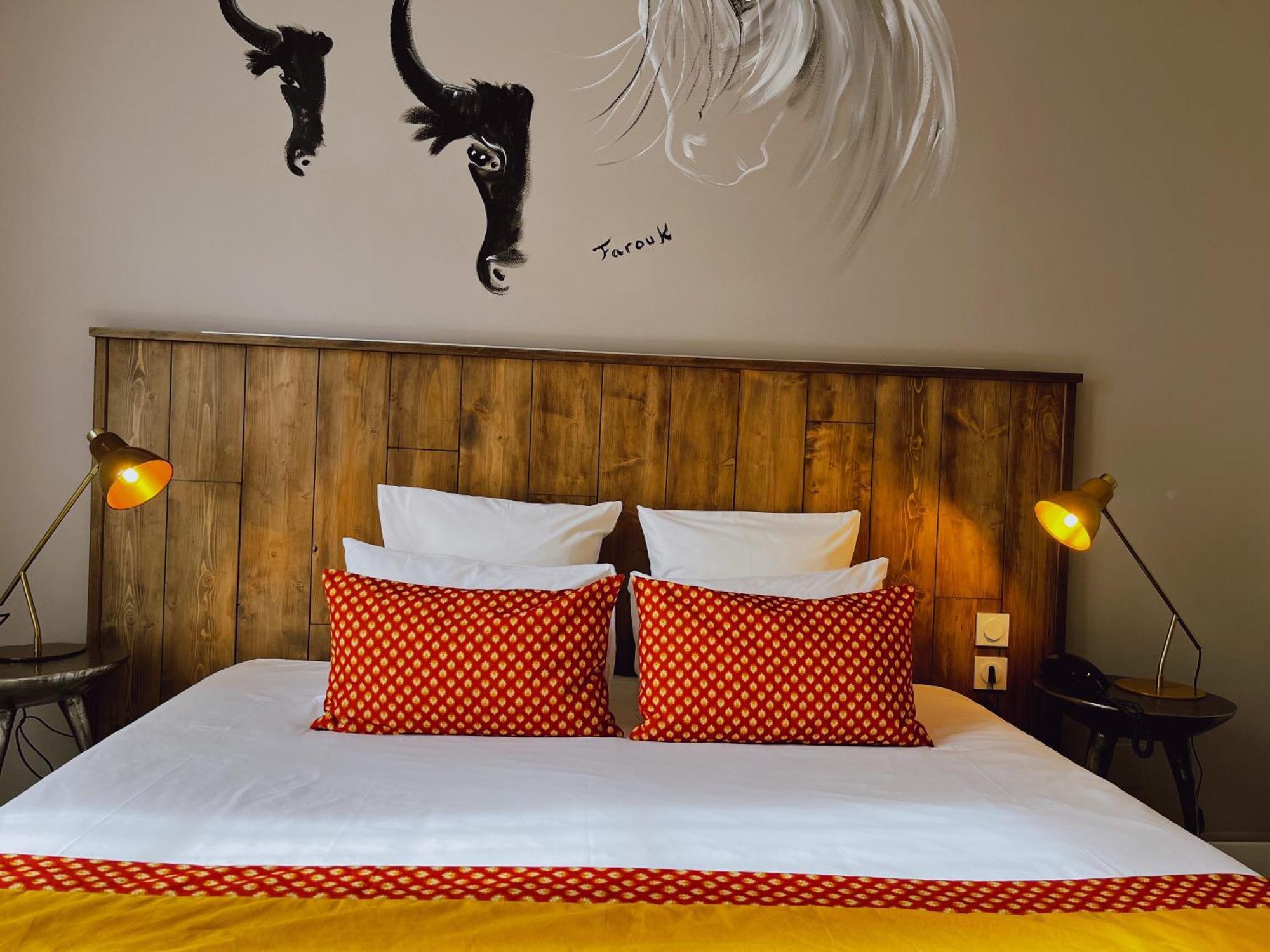 Hotel Saint Louis Aigues-Mortes Bagian luar foto