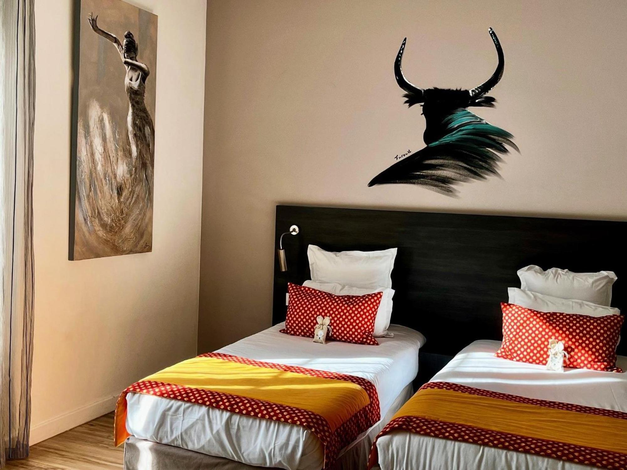 Hotel Saint Louis Aigues-Mortes Bagian luar foto