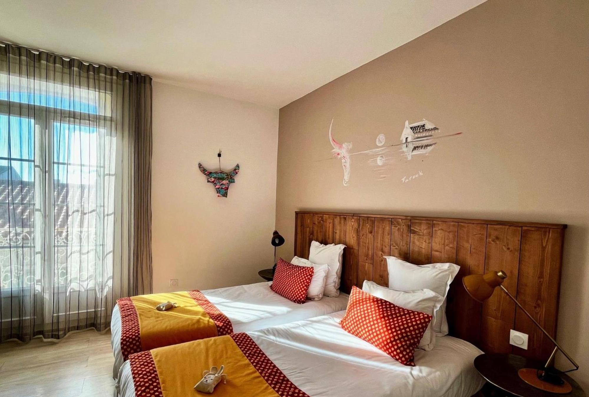 Hotel Saint Louis Aigues-Mortes Bagian luar foto