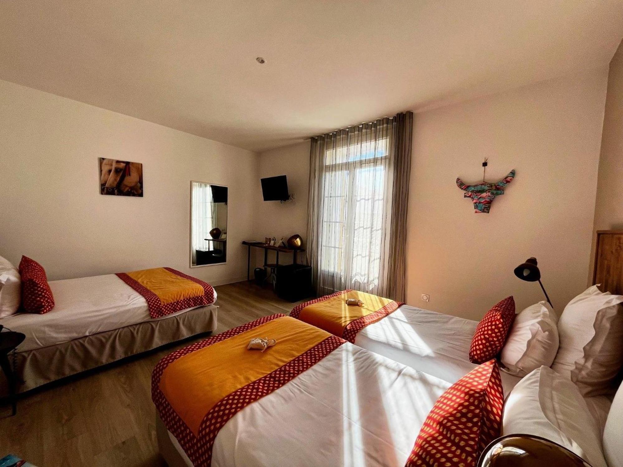 Hotel Saint Louis Aigues-Mortes Bagian luar foto