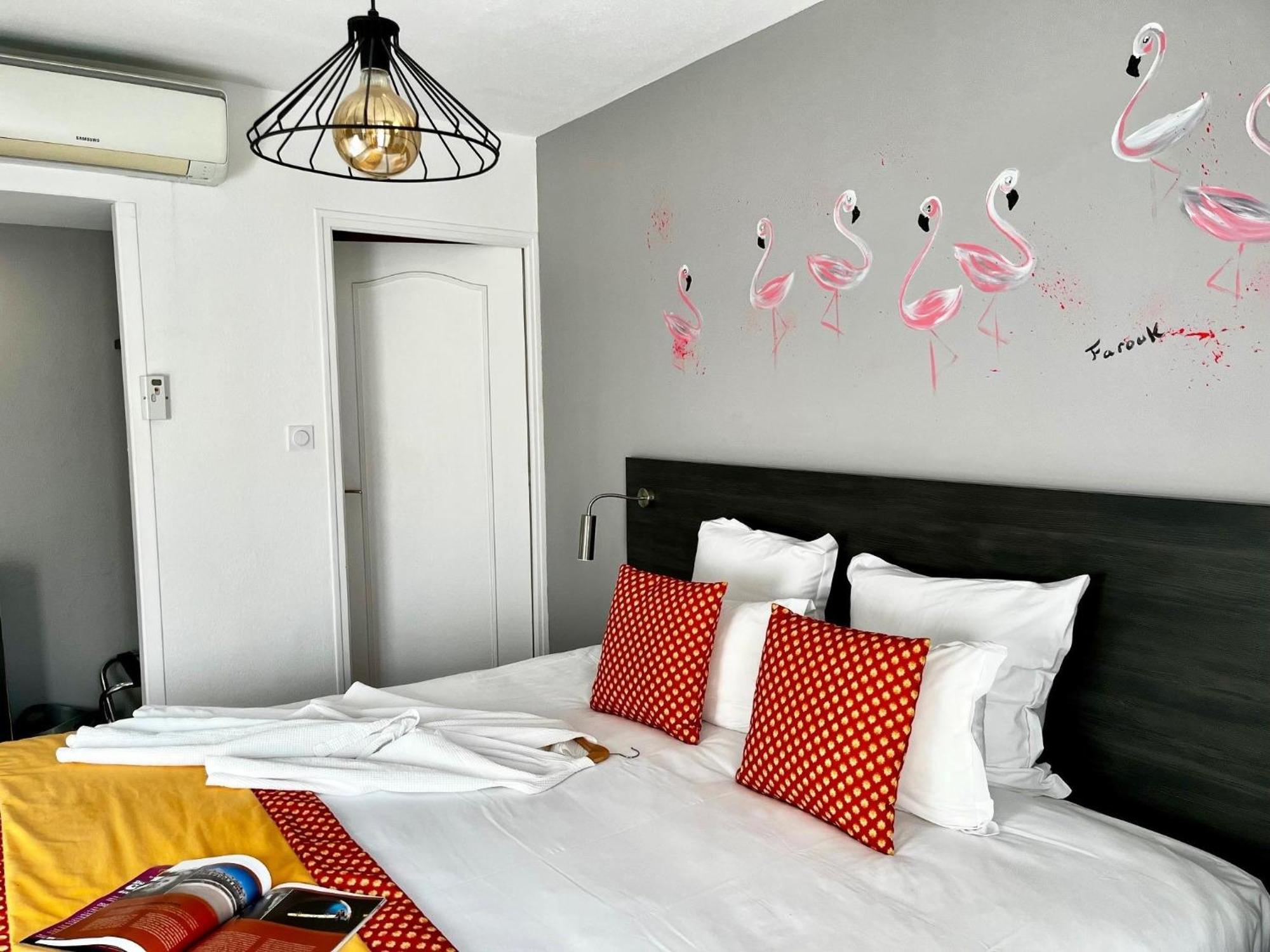 Hotel Saint Louis Aigues-Mortes Bagian luar foto