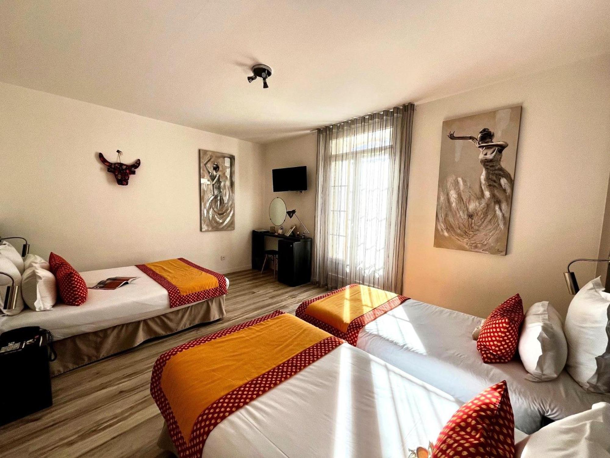 Hotel Saint Louis Aigues-Mortes Bagian luar foto