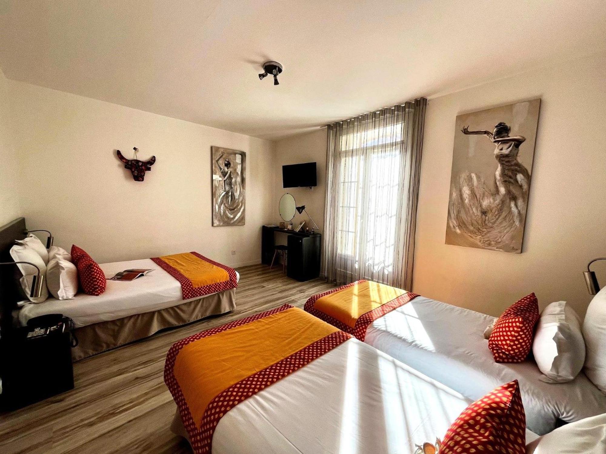 Hotel Saint Louis Aigues-Mortes Bagian luar foto