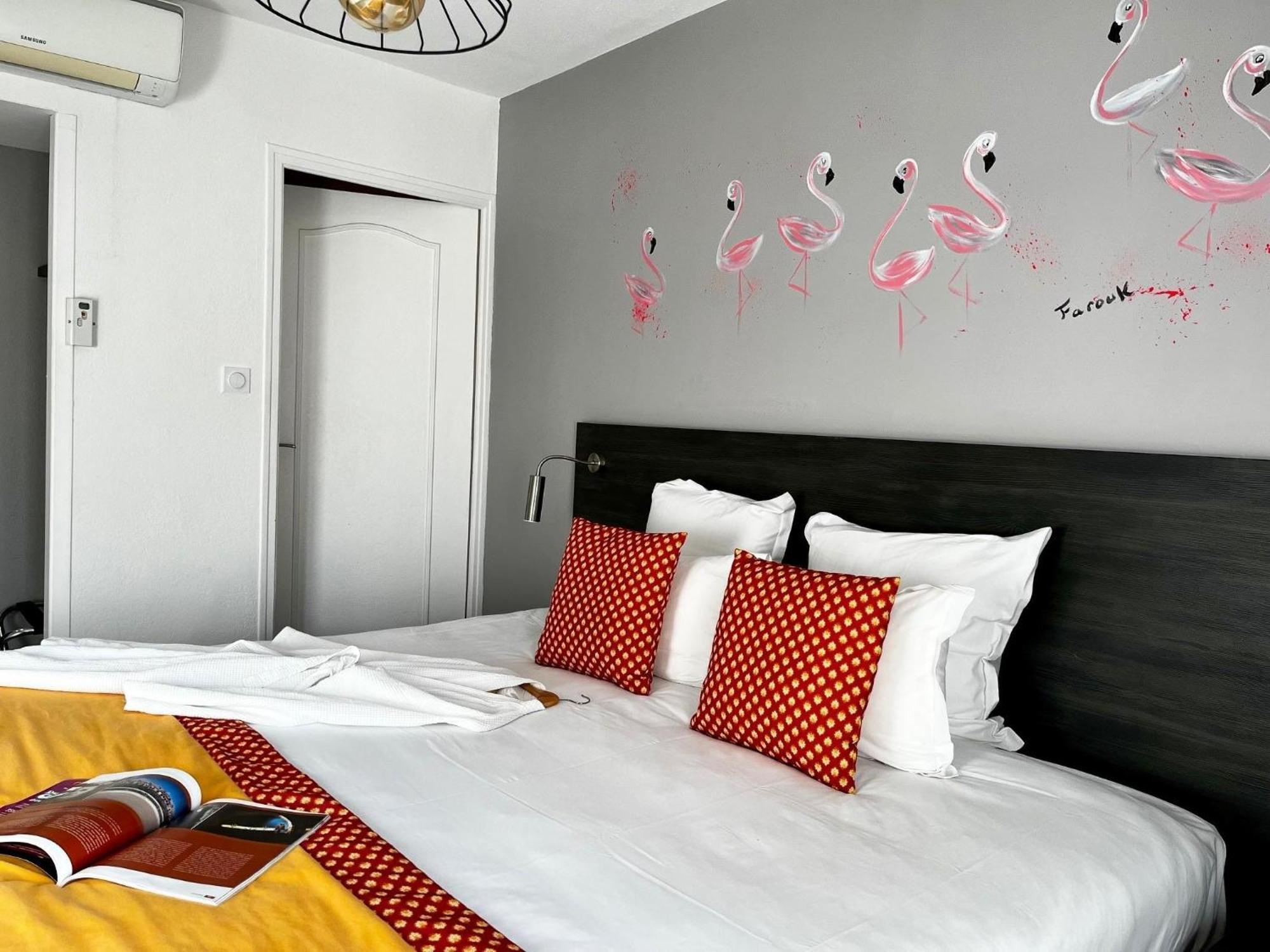 Hotel Saint Louis Aigues-Mortes Bagian luar foto