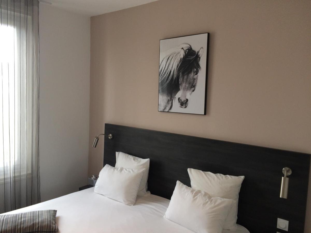 Hotel Saint Louis Aigues-Mortes Bagian luar foto