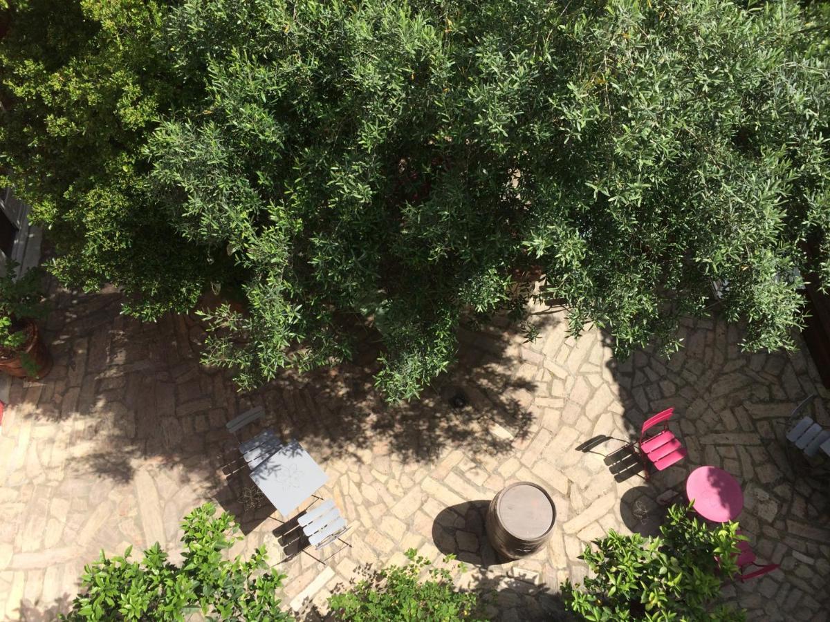 Hotel Saint Louis Aigues-Mortes Bagian luar foto